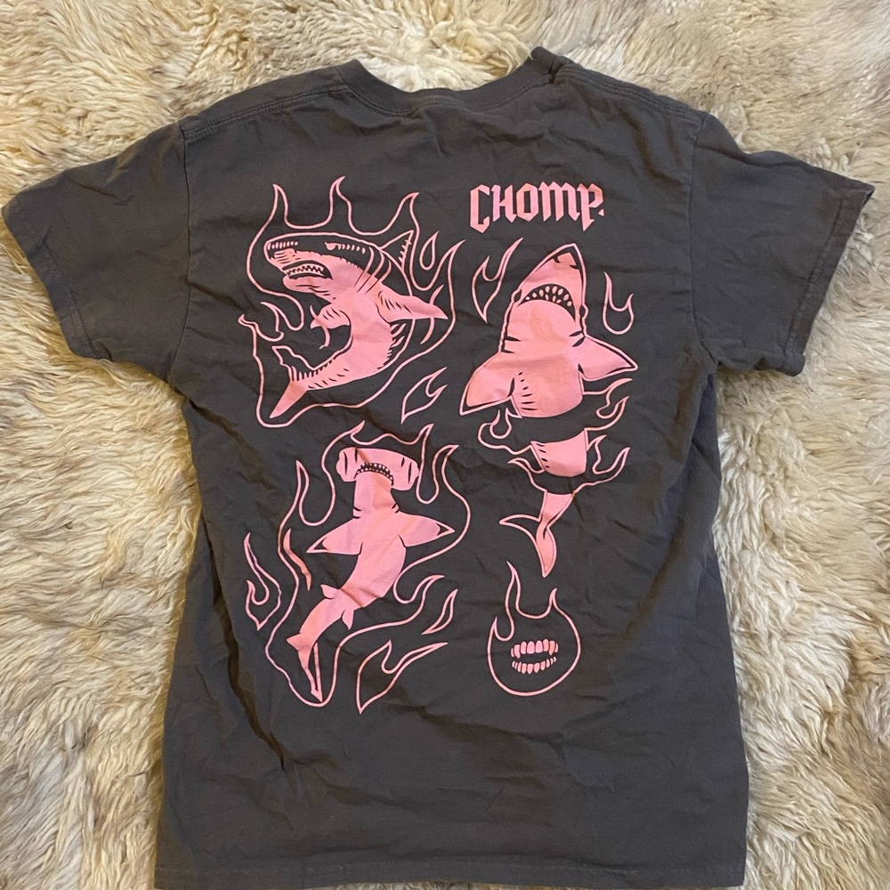 Chomp Women's Short Sleeve Tee - Gray and Pink